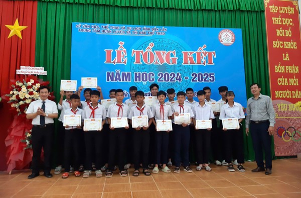 TRUNG TÂM HUẤN LUYỆN VÀ THI ĐẤU THỂ THAO ĐẮK LẮK TỔNG KẾT NĂM HỌC 2024 - 2025