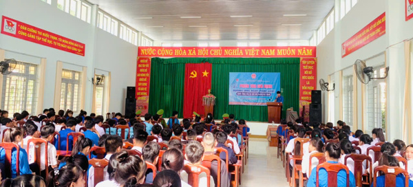 Hưởng ứng ngày Pháp luật nước Cộng hòa xã hội chủ nghĩa Việt Nam